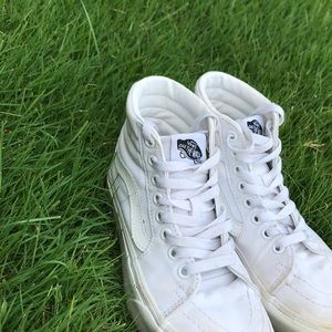 white high top platform vans🤍